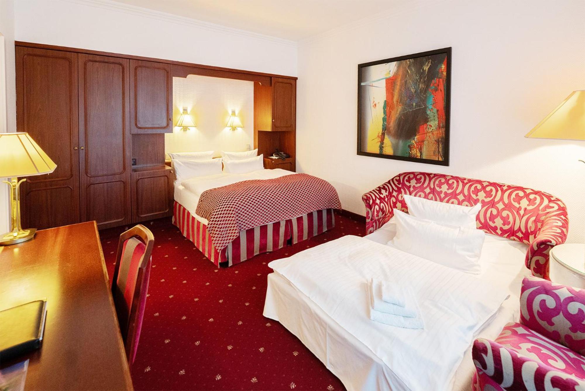 Triple Room with Balcony,1212128323:JPEG